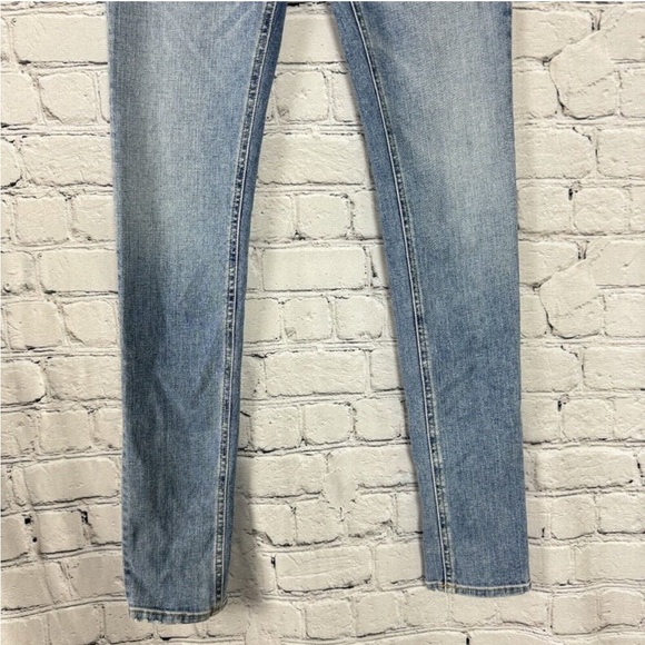 Rag & Bone Dive Skinny Jeans In Freemont
Light Blue Wash - Picture 7 of 11